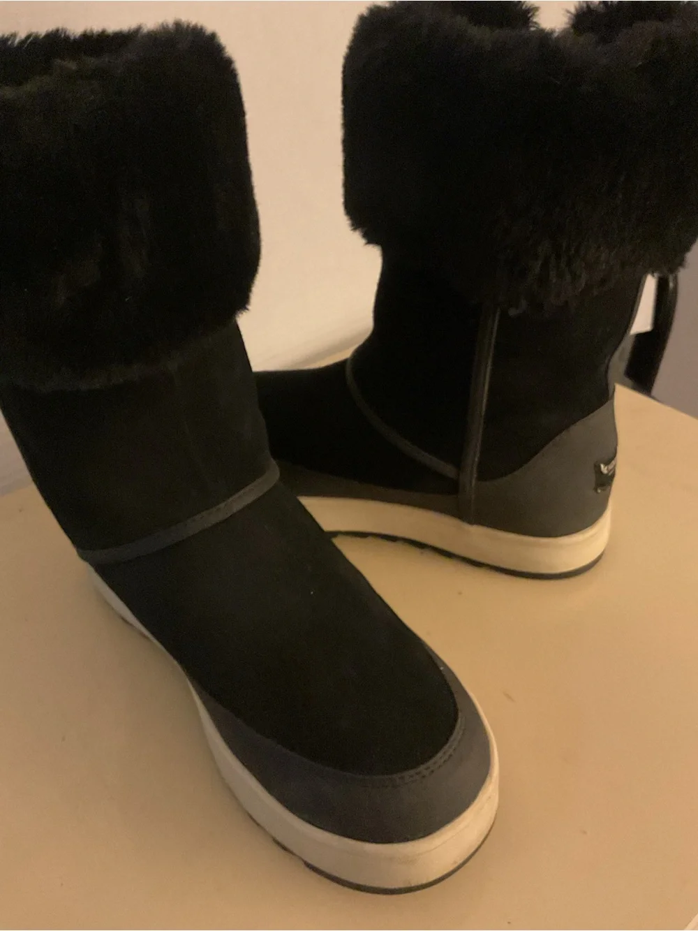 Koolaburra by Uggs women Black Suede leather fur Tynlee waterproof boots US 9